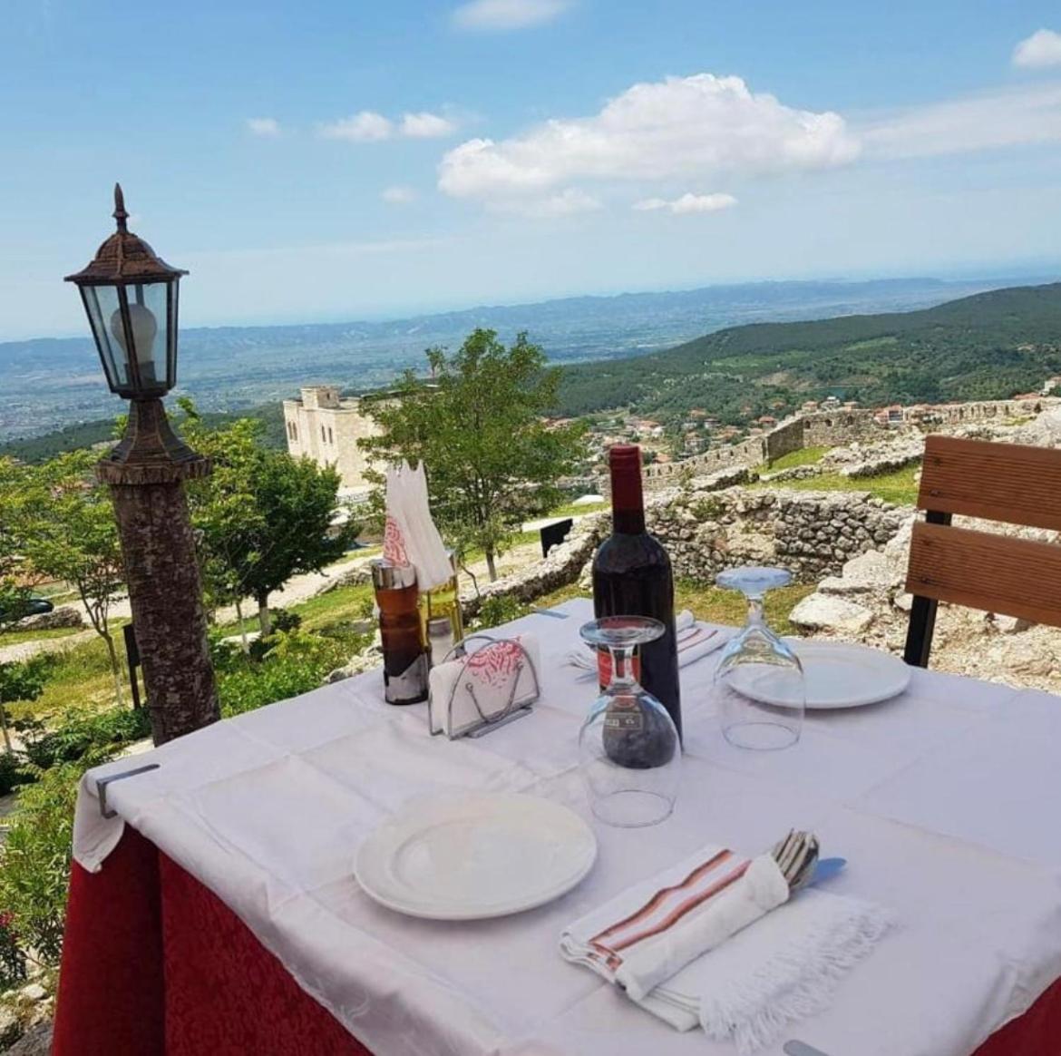 Rooms Emiliano Castle Of Kruja Bagian luar foto