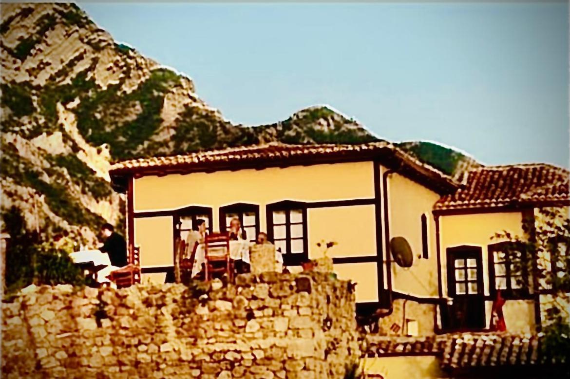 Rooms Emiliano Castle Of Kruja Bagian luar foto