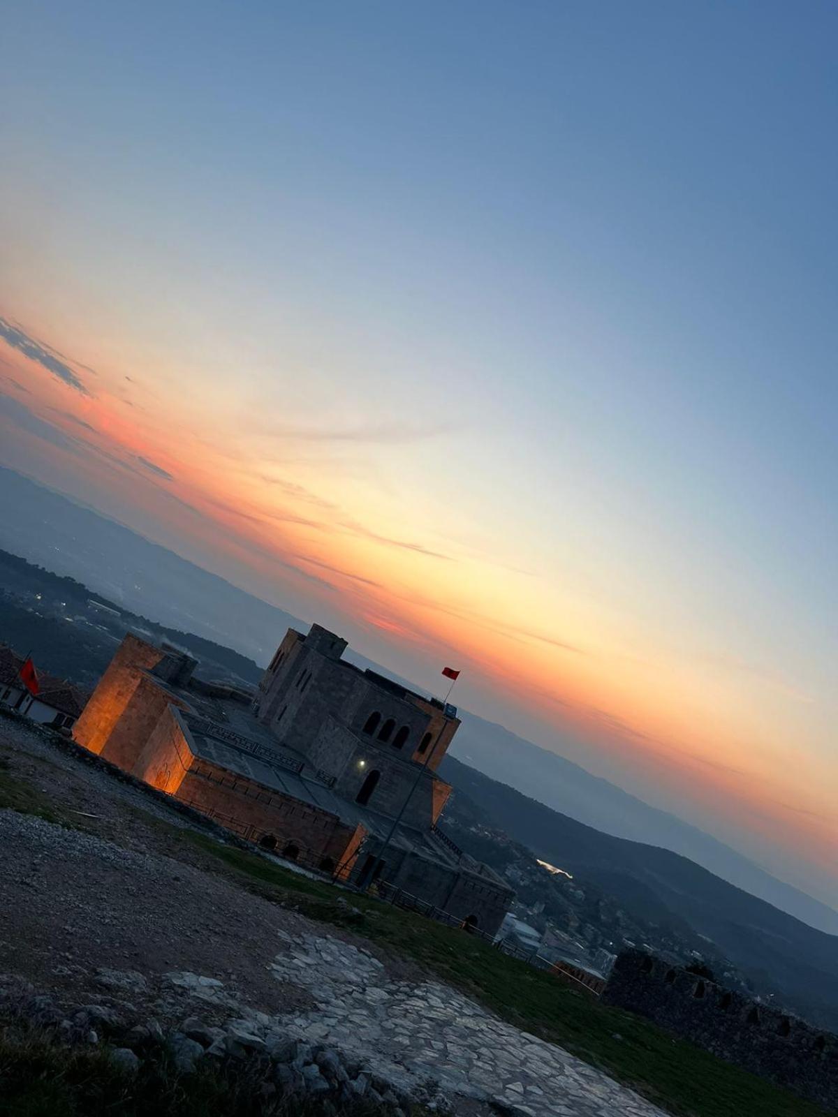 Rooms Emiliano Castle Of Kruja Bagian luar foto