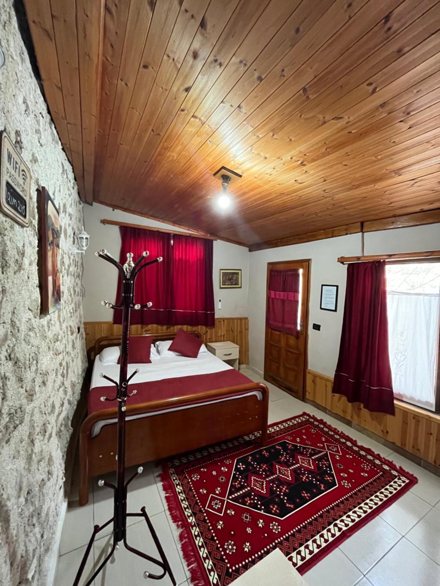Rooms Emiliano Castle Of Kruja Bagian luar foto