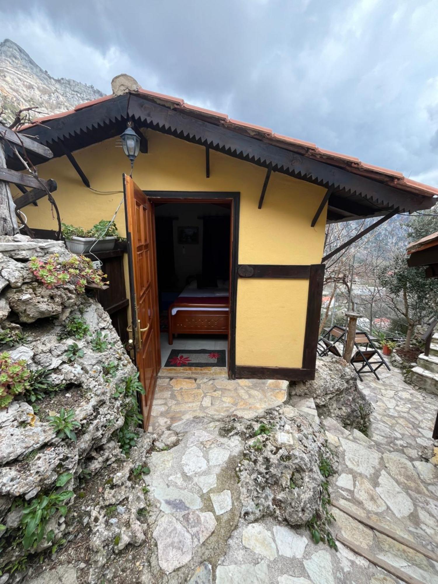Rooms Emiliano Castle Of Kruja Bagian luar foto